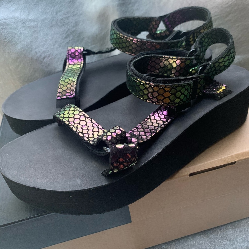 ✨ Teva Black Iridescent Platform Sandals ✨